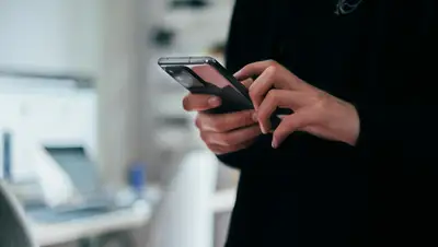 Autotest přes chytrý telefon dokáže odhalit příznaky Alzheimerovy choroby
